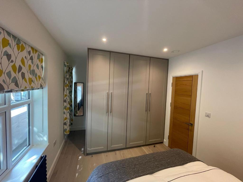 Two Bedroom Apartment - Londra Exterior foto