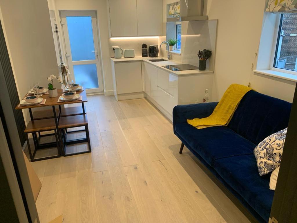 Two Bedroom Apartment - Londra Exterior foto