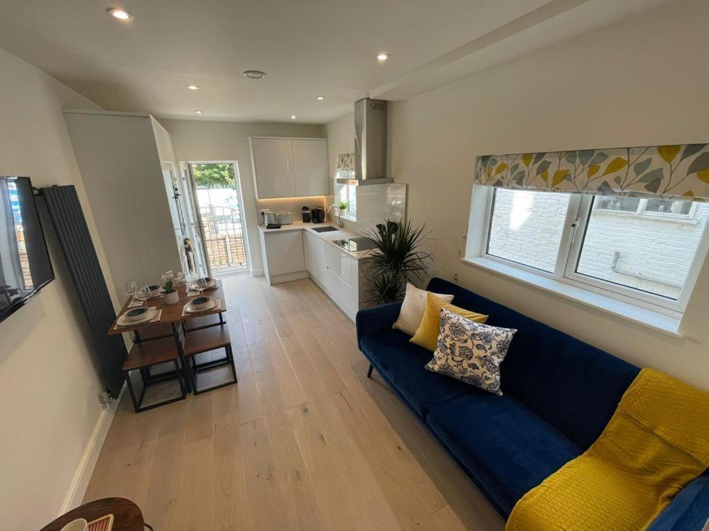 Two Bedroom Apartment - Londra Exterior foto