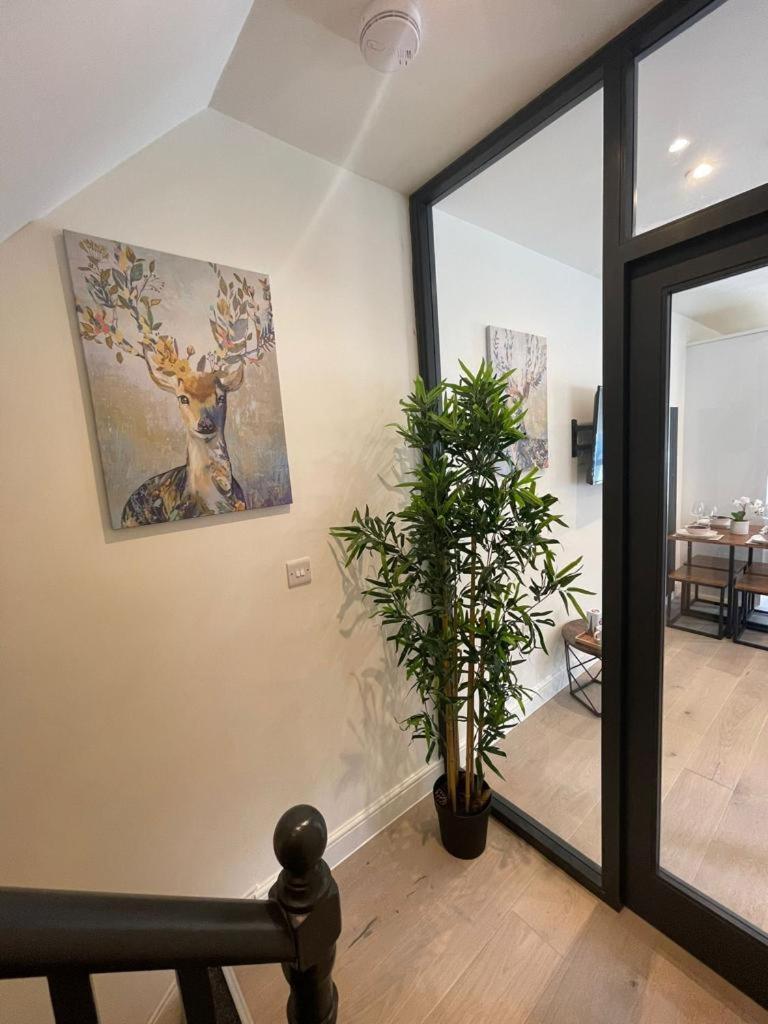 Two Bedroom Apartment - Londra Exterior foto